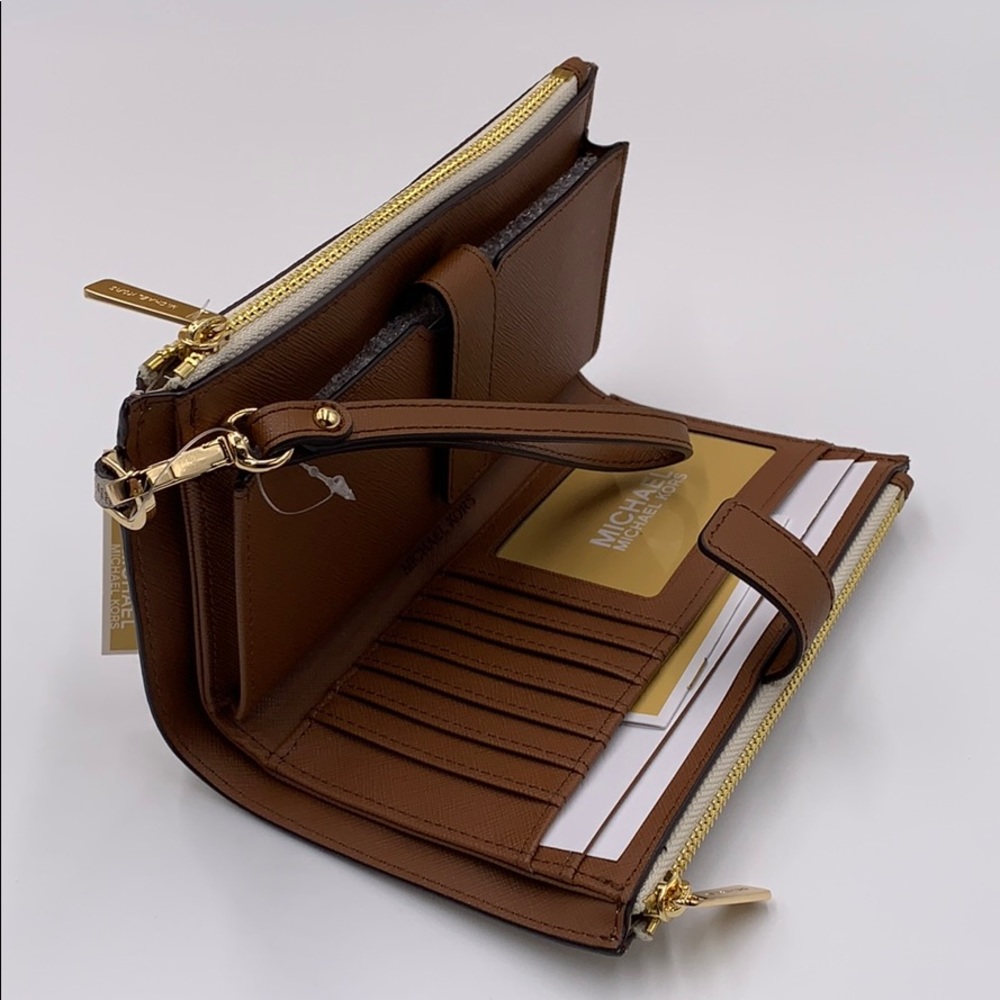 MK Jet Set Travel Double Zip Wrstl Smartphone - Picture 15 of 16